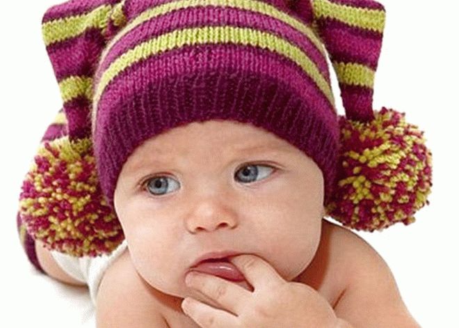 Эффектные и комфортные шапочки для детей связанные спицами