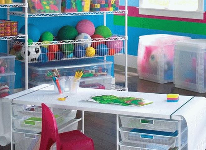 Использование пластиковых ящиков для детской комнаты