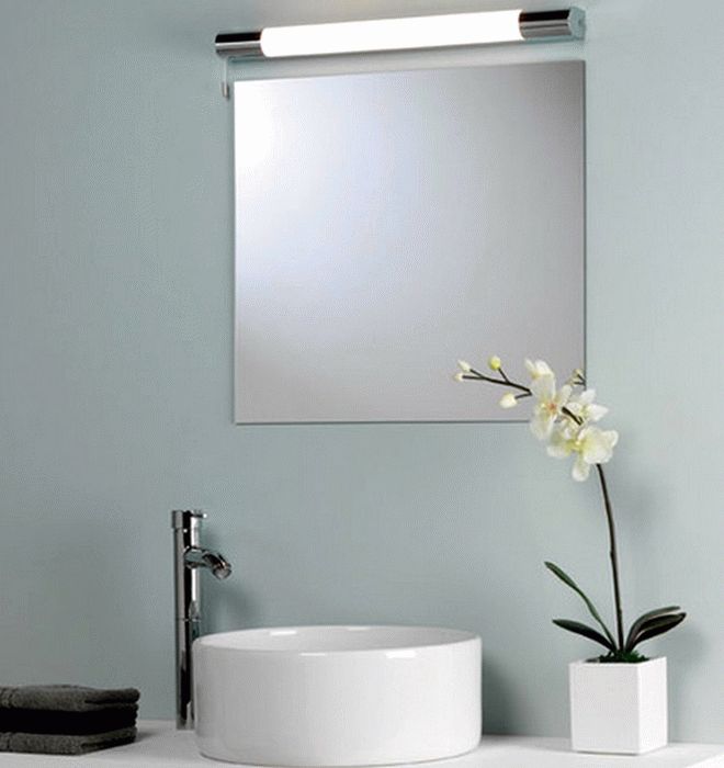 Зеркало в ванную комнату с наружной подсветкой