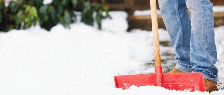 Пластиковая лопата для уборки снега