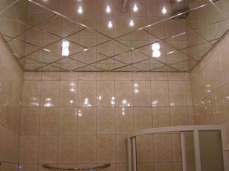 Потолок в ванной зеркальный