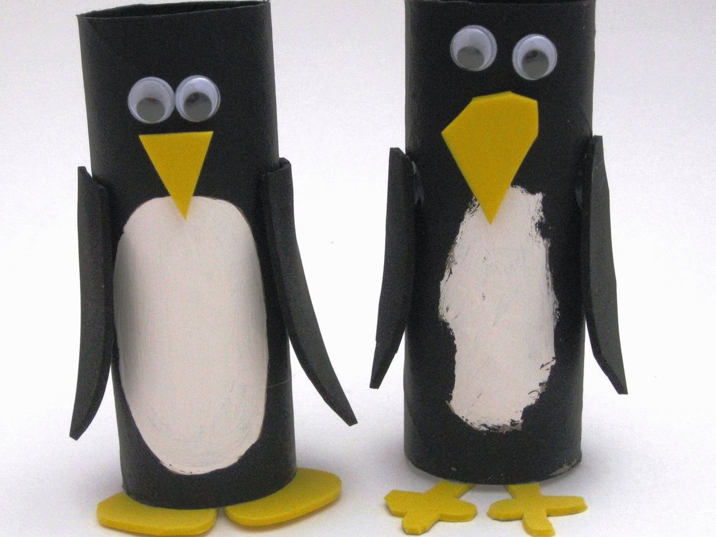 Чтобы получить пингвина, нужно раскрасить втулку в черно-белый цвет