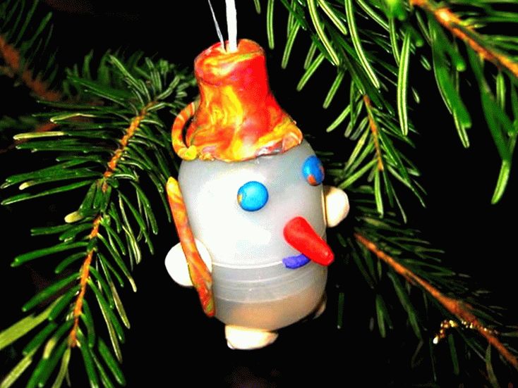 snegovichok_iz_kindera_i_plastilina