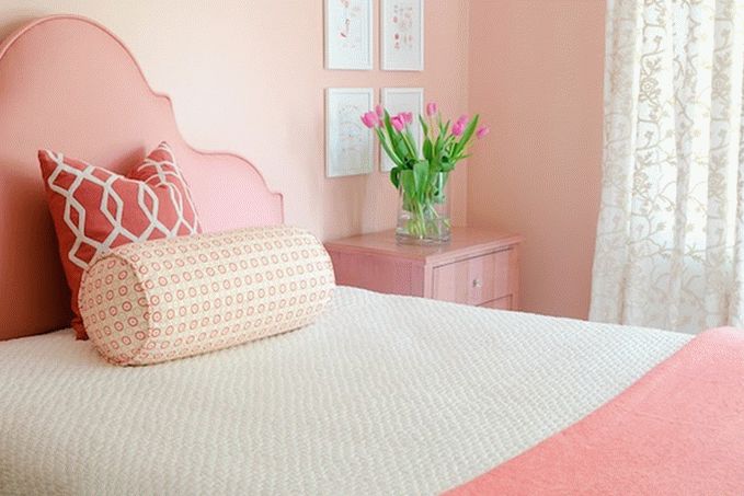 Дизайн спальни в нежно розовых тонах