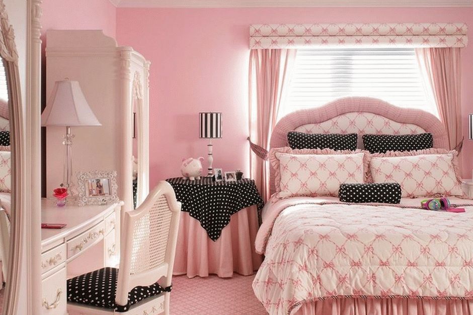 Уютная спальня в нежно розовых тонах